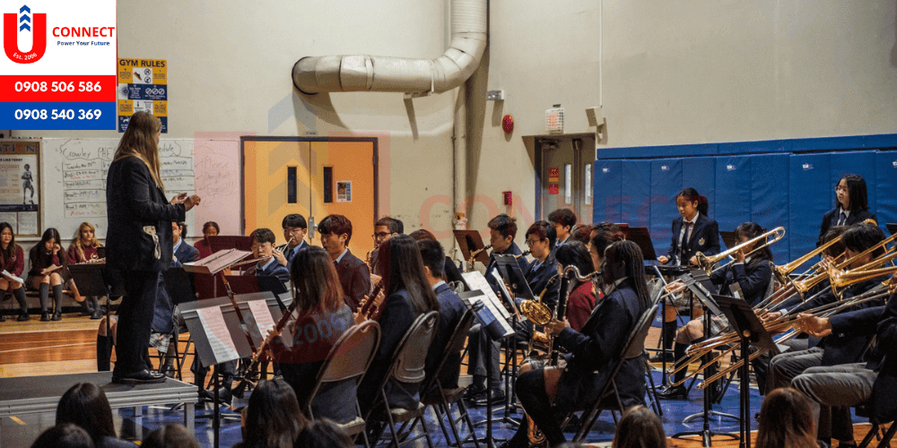 Trung học Bodwell High School, bang British Columbia, Canada